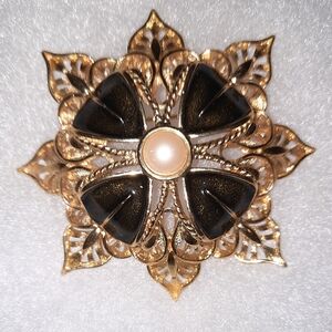 VINTAGE Monet Enamel faux pearl Cross Open filigree star signed brooch